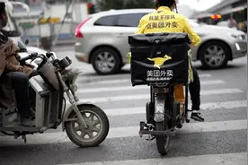 男子送外卖到酒店偶遇老婆，老婆：我们只是叙叙旧，男人：离婚图片