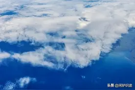 在飞机上拍下云海中大自然，真的太美太神奇了！图片