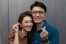 恭喜！TVB小生袁伟豪宣布明年开始造人，娶富贵妻子被嘲吃软饭图片