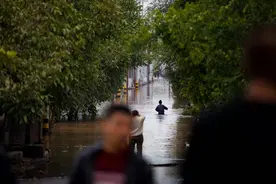 山西暴雨中的村庄：老父被冲走窑洞坍塌，厕所水倒灌进屋内图片