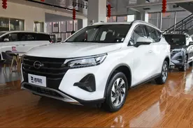 新款SUV油耗6.8L，比哈弗H6还便宜近一万，实拍传祺GS4图片