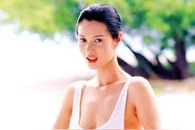 最红艳星堪比舒淇，奇丑无比的前男友身家几十亿，她却沦为打工妹图片