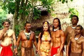 美国超“奔放”原始部落，男女皆不穿衣，美女用贝壳当衣服图片
