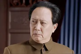 把唐国强和张国立安排在一起，导演用心了，殷秀梅把晚会推向高潮图片