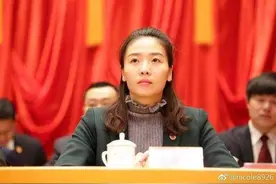 魏秋月西装，身材凹凸有致，面容冷艳，禁欲系美女，让人想要征服图片