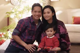 香港著名歌手与儿子温馨过生日 曾被指是小三为老公背负八年骂名图片