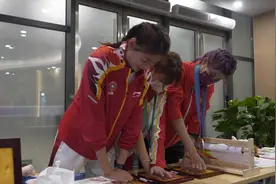 十四运会田径运动员签名手模寄语祝福西安图片