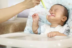 为帮助孩子断奶，宝妈外出躲了8天，回家后孩子的冷眼令她心凉图片