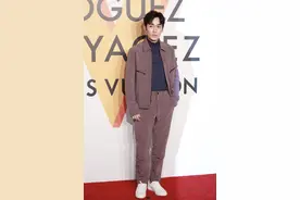 朱一龙的穿搭风格比较休闲，出席正式场合也很OK图片