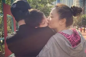 陈小春应采儿：所谓爱情，其实就是陪她笑陪她闹图片