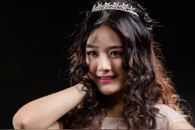 自由人影楼棚拍美女一组图片