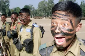 第一个扑向祁团长的印军黄种人面孔，他到底是什么人？｜轻武专栏图片