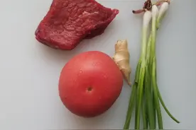 吃过牛肉这样炒吗,牛肉加一个蕃茄炒,肉嫩汤汁酸甜开胃下饭的.图片