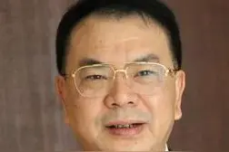 依靠钢铁起家，百亿财富成为厦门首富，最后竟然回老家“种菜”图片
