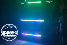 奇葩！货车五彩斑斓开上高速，民警拦下一看，直呼“不要命”图片