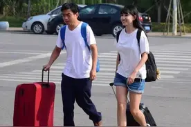 大一新生报到时，学姐：这6件东西准备好，不然大学生活不方便图片