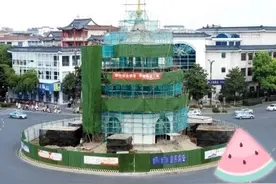 施工脚手架搭建完成，扬州文昌阁正式开始“揭瓦不落架”大修图片