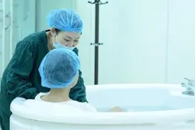 为啥越来越多产妇选择“水中分娩”？这3大优势，顺产比不上图片