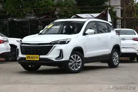 新车｜售5.99-8.79万元 新款BEIJING-X3上市图片