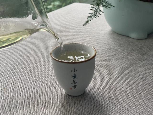 相对于100度沸水冲泡，冷泡白毫银针和白牡丹，汤水更鲜更清甜？