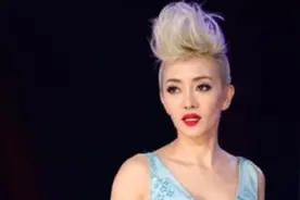 刘德华曾亲吻她，赵文卓的此生挚爱，梅艳芳因朋友一句话遗憾分手图片