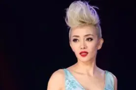 刘德华曾亲吻她，赵文卓的此生挚爱，梅艳芳因朋友一句话遗憾分手图片