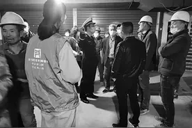 地下停车场改建的“集体宿舍”住着51名工人图片