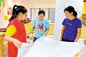 废弃果蔬也可用来制美丽染布|玉塘追梦·红色M站组织开展果蔬染布活动，传递环保理念图片