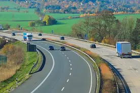 德国高速公路不限速，为何事故死亡率那么低？图片