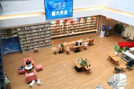 打卡桂城新晋网红图书馆！原木风设计、16.2米高书墙，太美啦！图片