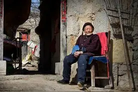 农村一些老人去世前，为何对着空气喊叫？其实是人进入幻觉的表现图片