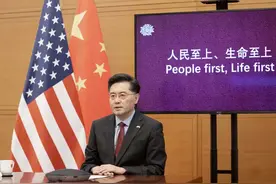 秦刚给美国人讲解：啥是凡尔赛、内卷、饭圈…图片
