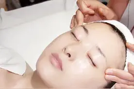 细腻毛孔的精油图片