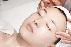 细腻毛孔的精油图片