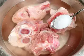 天冷了，要多吃大骨棒，比牛羊肉强，滋补不发胖，炖上一锅太馋人图片