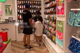 贾乃亮甜馨买袜子被偶遇！李小璐疑在现场，屡出巧合被猜有望复婚图片