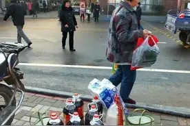 民众恐慌性囤粮？超市搬空！不是大家想的那回事图片