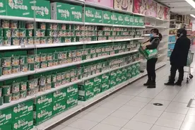 “方便面”被抢到上热搜了！多地货架被清空，但香菇炖鸡面遭冷落图片