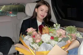 孙怡晒3岁女儿洗车照，价值百万兰博基尼太炫酷，网友：在炫富？图片