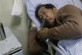 俗话说：家有一老如有一宝，父母8旬还健在，对子女到底是福是祸图片