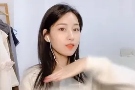 13岁才会说话却靠“唱歌”走红，这个聋哑女孩活得比别人更精彩图片