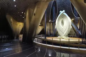 迎战台风“烟花”上海中心大厦抗台“神器”运作平稳图片
