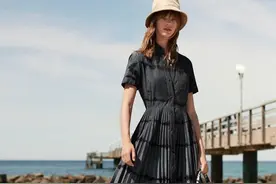 荷兰超模艾丝黛拉·布尔斯玛，7月希腊《时尚芭莎》迪奥系列摄影图片