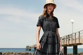 荷兰超模艾丝黛拉·布尔斯玛，7月希腊《时尚芭莎》迪奥系列摄影图片