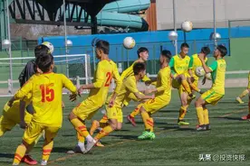 @所有女神 你未来的男神在这里！恒大青训小将西班牙实战淬炼中图片