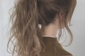 韩国小姐姐夏季必染，“戚风奶茶”发色！不只好看也超显白图片