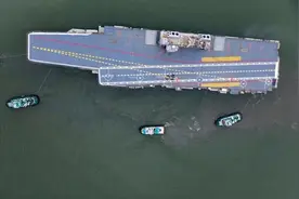 印度航母再次翻车，海试途中疯狂“磕头”，这是磕上瘾了？图片