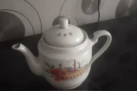 红色收藏——文革瓷茶壶图片