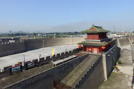 被网友骂"双面人"，台湾女艺人刘乐妍果断反击：我就是来大陆捞钱怎么了？图片