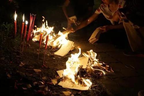 "七月半鬼乱窜"是什么意思?中元节晚上,真会见到不干净东西吗